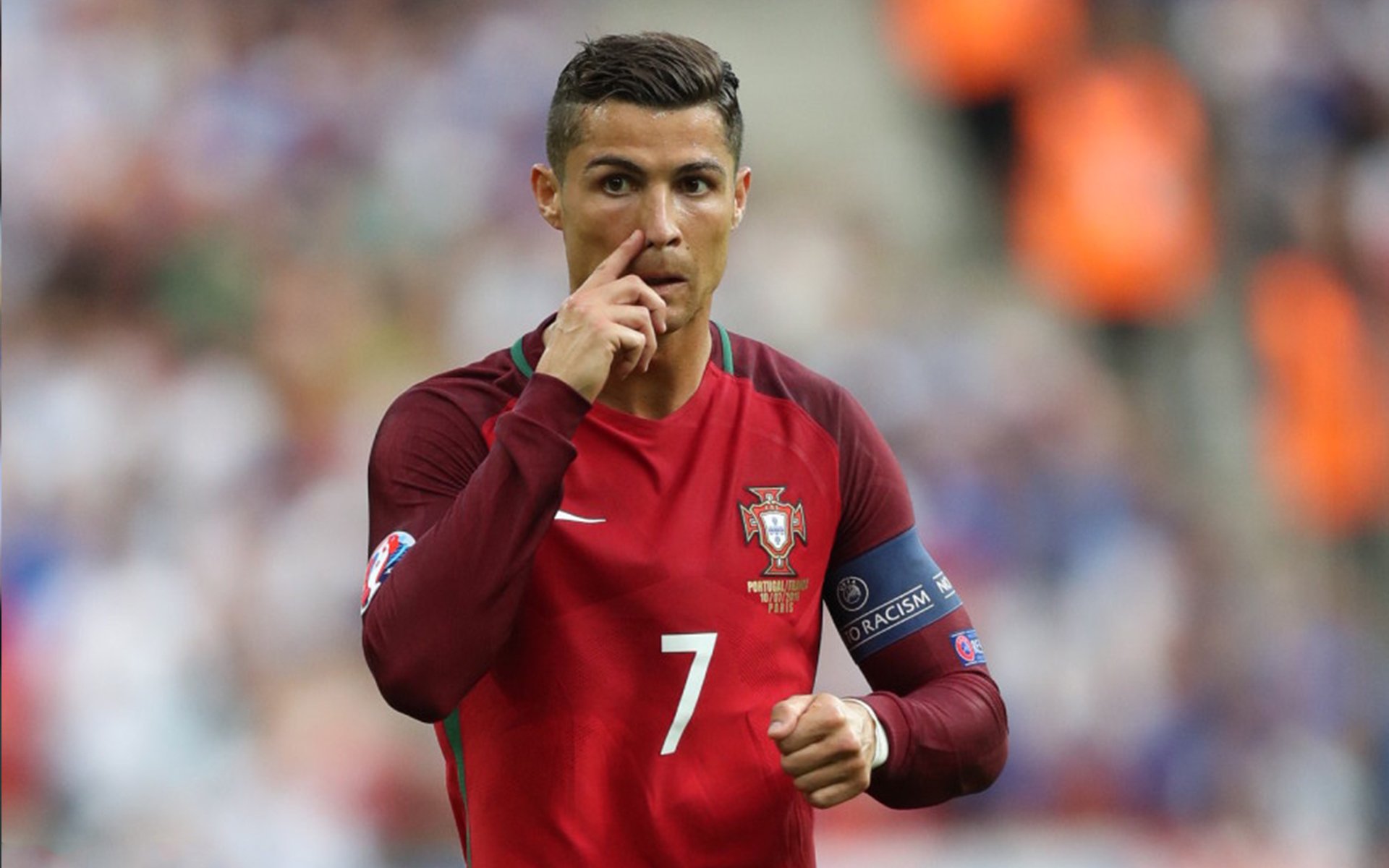 丁俊晖比赛期间保持专注稳定发挥，丁俊晖日常训练