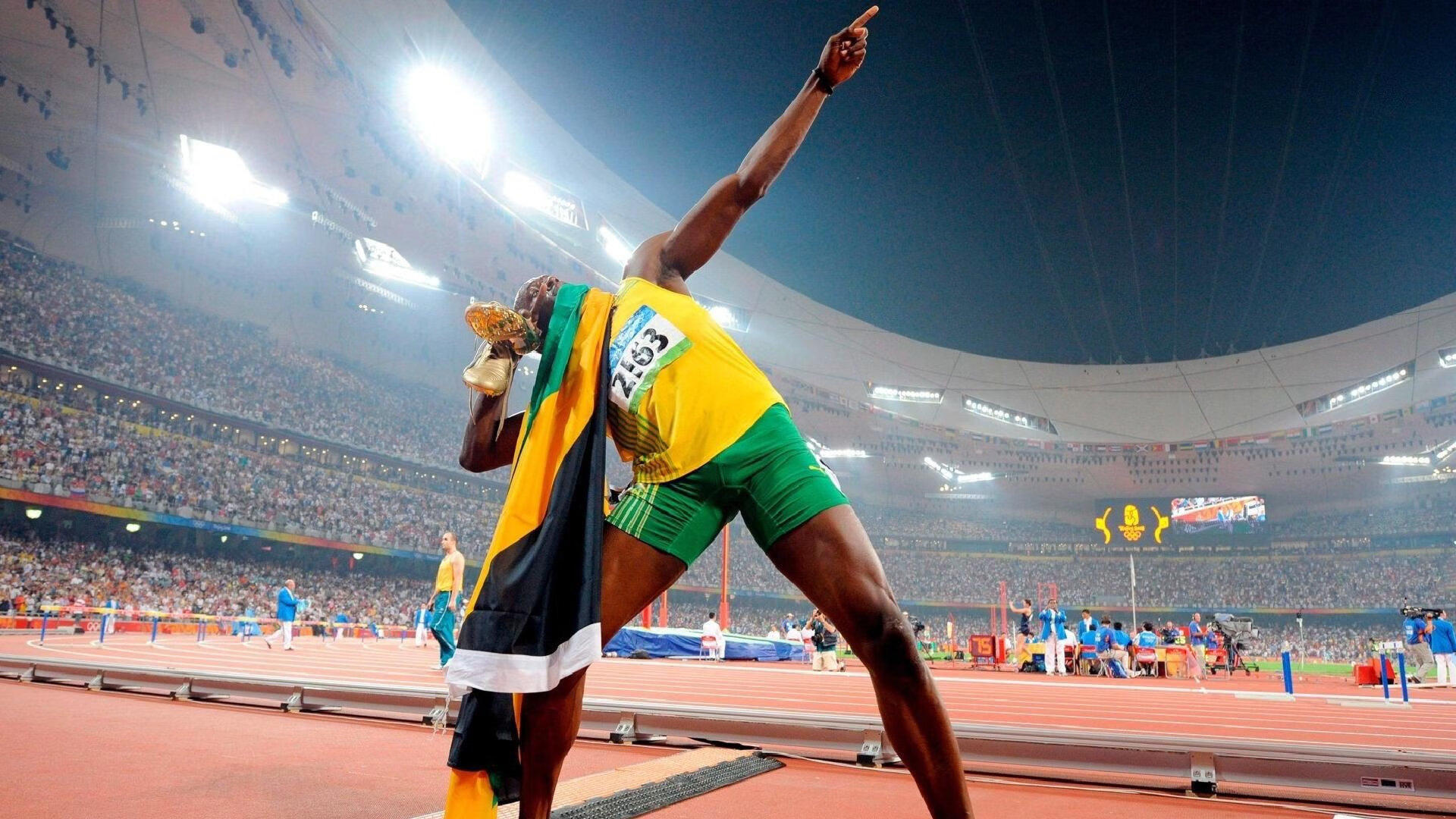 欧冠赛场外的商业活动同样吸引全球关注，欧冠比赛赛场